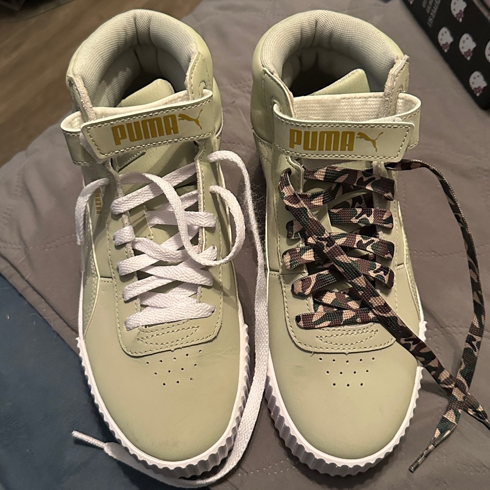 Puma Womens Carina Mid Top Sneaker
Pale Green Women’s size 8